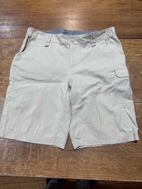 Duluth Trading Co Women's Cargo Shorts in Light Tan Sz 14